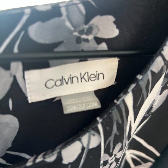 Black Floral Plus Size Dress - Picture 4 of 4